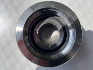 樹脂容器用取付治具の製作（サニタリー継手・専用ネジ切りバイト）